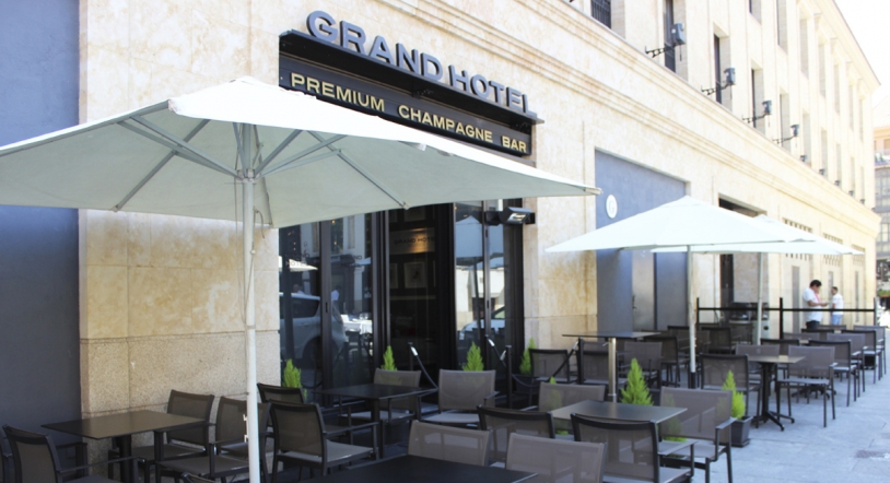 El verano sabe a refrescantes cócteles y champagnes en el Grand Hotel 