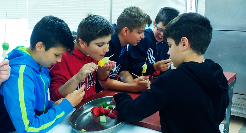  Más de 200 escolares de Santa Marta de Tormes aprenden a preparar desayunos saludables