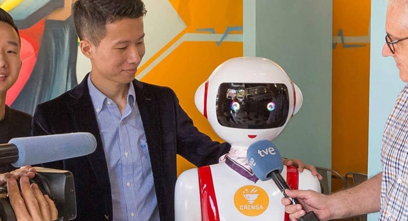 Camareros robots servirán mesas en un restaurante de Valencia