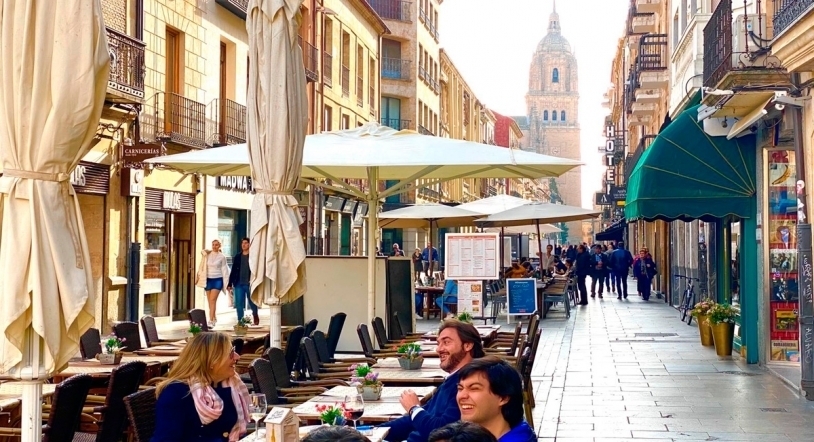 Los bares y restaurantes de Salamanca retoman hoy su actividad con la apertura de las terrazas