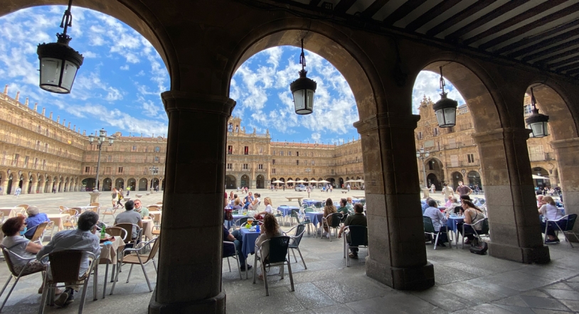 Buena afluencia y reservas para ocupar una mesa, así es la vuelta a las terrazas en Salamanca