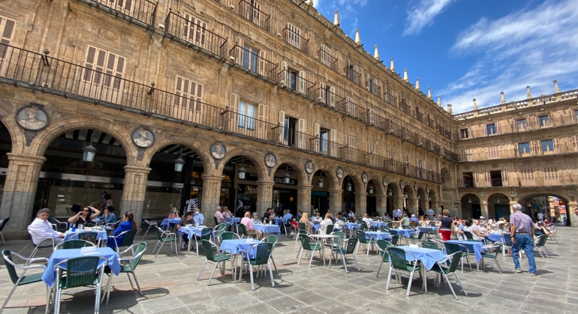 Casi 250 bares y restaurantes de Salamanca amplían sus terrazas o colocan nuevas mesas