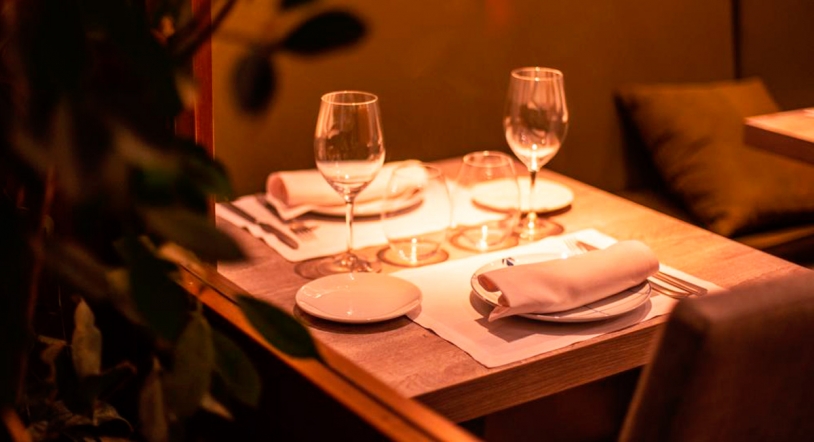 Nueva carta con platos frescos y amplia referencia de vinos en el restaurante Origen