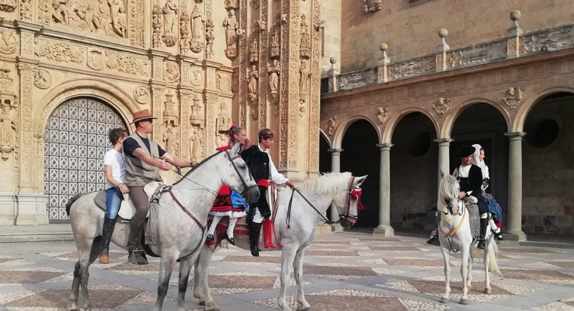 Salamanca promociona en México los trajes típicos de la tierra y la cultura