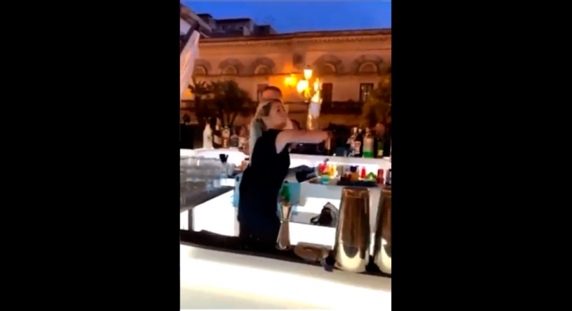 Vídeo viral | La camarera malabarista