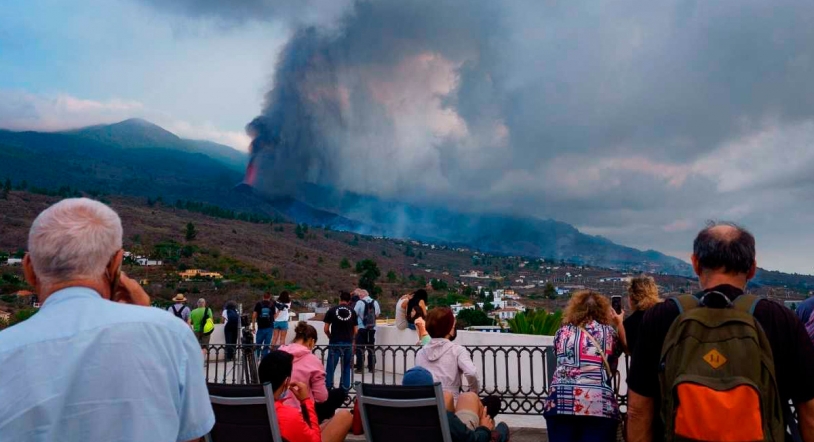 La lava cubre ya 106 hectáreas y destruye 166 viviendas