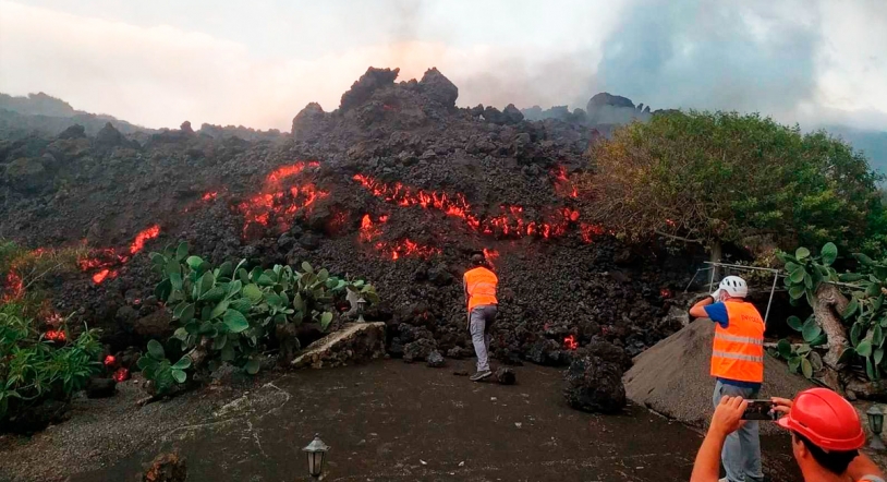La superficie cubierta de lava crece un 50% en doce horas y arrasa 200 casas