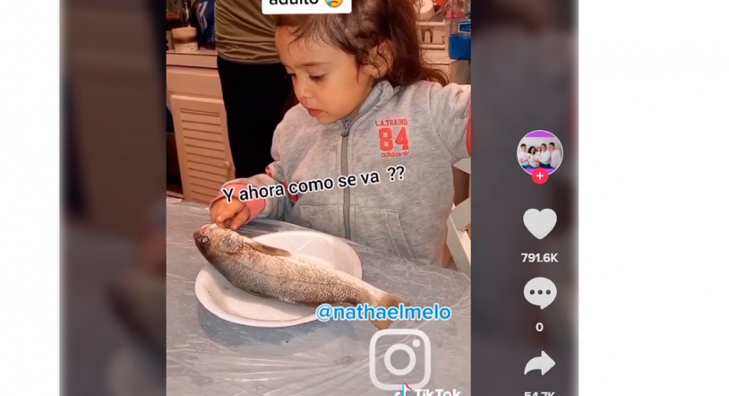 Vídeo viral: el disgusto de esta pequeña porque el pescado 