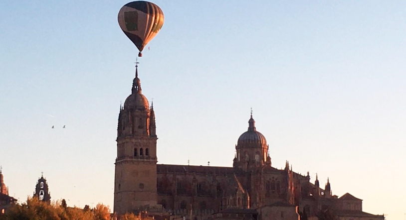 Galería de fotos | El Mariquelo 'llega con antelación' a lo más alto de la Catedral de Salamanca