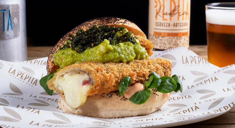 La Cachopina, de La Pepita Burger, gana el premio a la hamburguesa más original de España