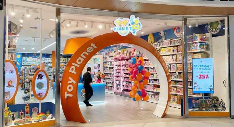 La tienda de juguetes Toy Planet abre sus puertas en el Centro Comercial El Tormes