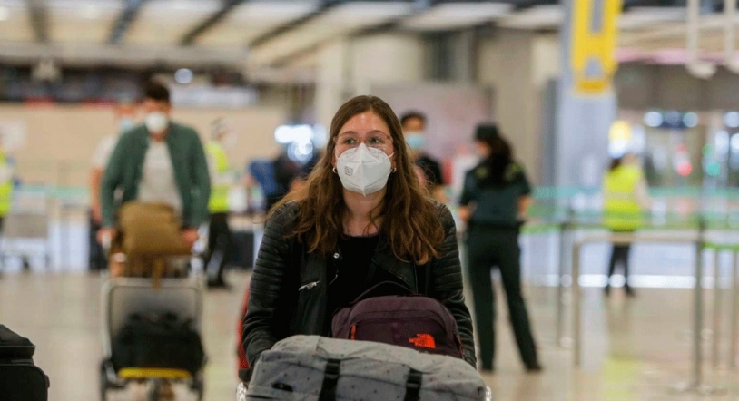 La UE elimina la recomendación del uso obligatorio de mascarillas en aeropuertos y aviones