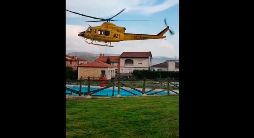 ¡Increíble vídeo de un helicóptero cogiendo agua de una piscina para apagar un incendio en Cepeda!