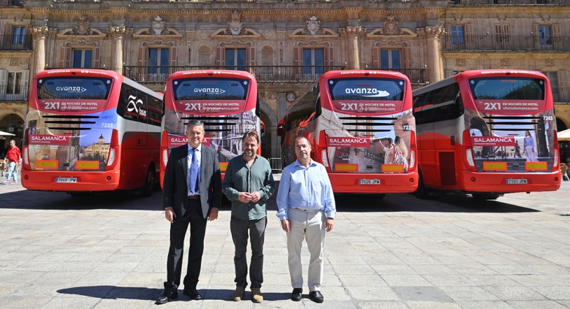 Salamanca promociona su imagen en los autobuses que conectan la ciudad con Barajas