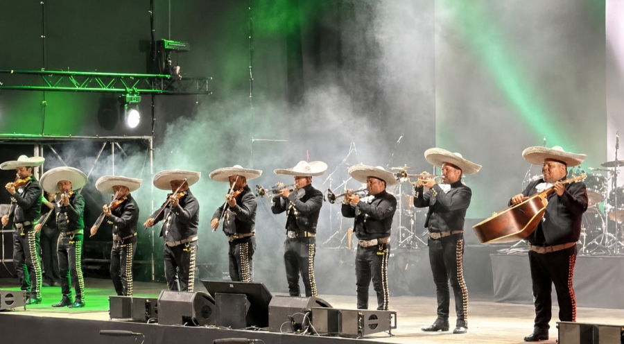 La Plaza Mayor vibró con el cierre mexicano del Festival Internacional de Folclore