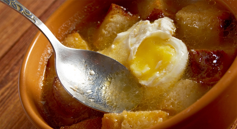 Sopa castellana y pochas estofadas, platos para sobreponerse al frío salmantino