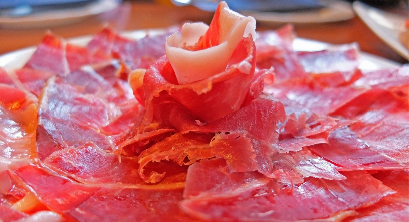 El jamón ibérico y la tortilla de patatas, emblemas de la gastronomía española
