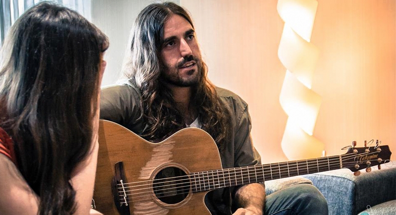 Andrés Suarez presenta en el Café Corrillo su nuevo álbum “Desde una ventana” 