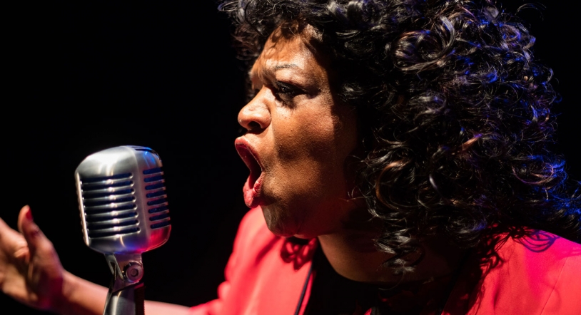 Velma Powell presenta su nuevo disco en el Restaurante Café Corrillo