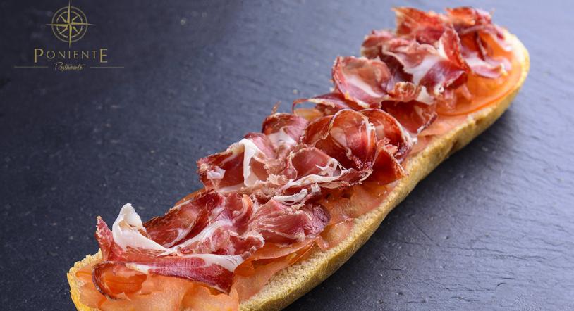 Tostas en el Restaurante Poniente