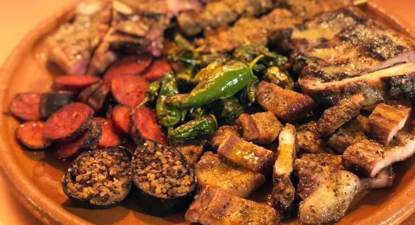 Barra libre de carnes a la brasa en Clavel Ocho 