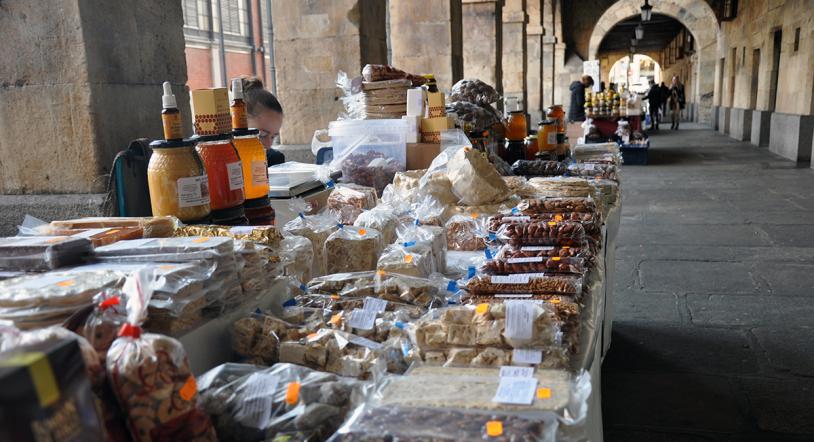 Las turroneras llegan a Salamanca anunciando la Navidad