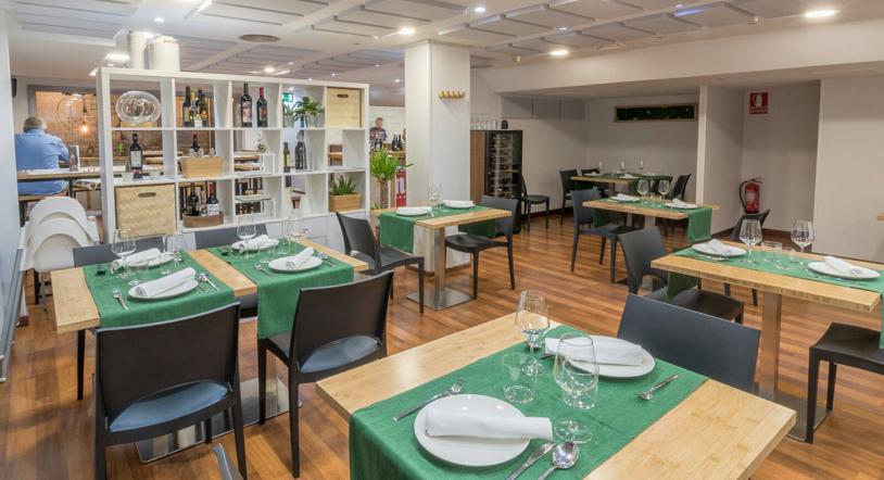 Celebra el Año Nuevo en Singular Restaurante y Tapas