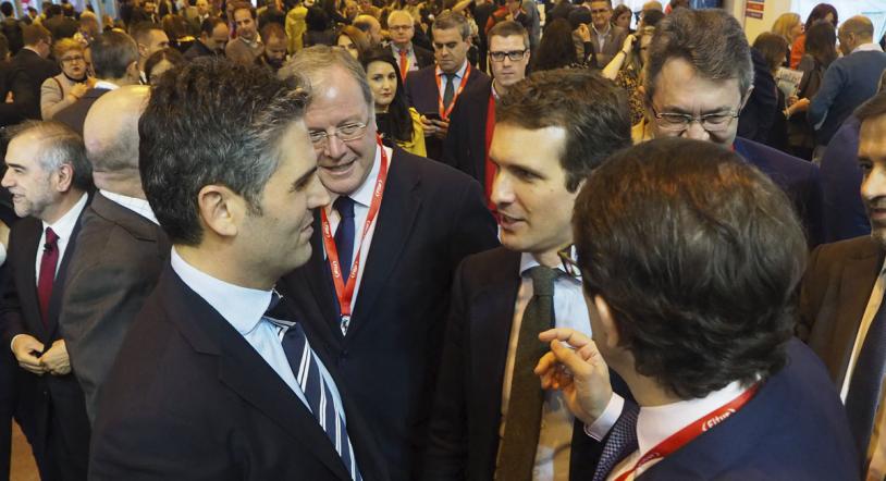 Pablo Casado alaba la jeta de El Mesón de Gonzalo en FITUR