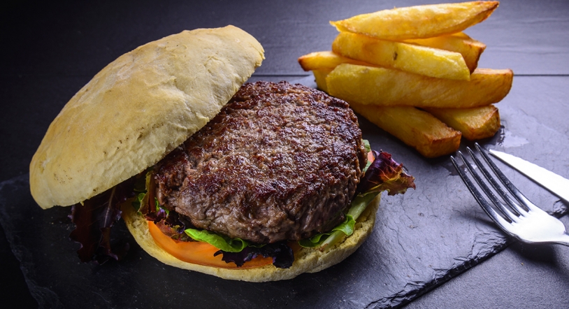 Disfruta de la gastronomía salmantina en la terraza del Restaurante Poniente 