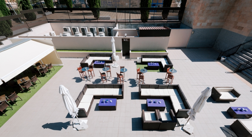 Disfruta de tus cenas y celebraciones en la terraza del Apartahotel Hall88