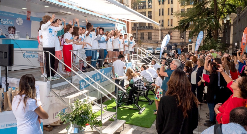 Un autobús lácteo recorrerá 15.000 kilómetros para promover su consumo en España