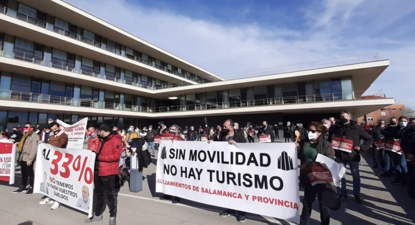 El sector hostelero se concentra de nuevo ante la Junta por la falta de ayudas directas 