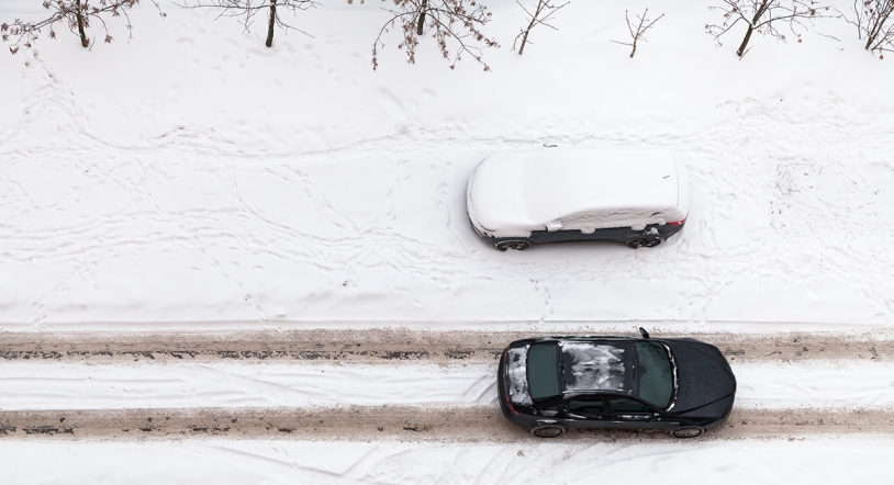 Media España amanece colapsada por la nevada y ya hay diez provincias en alerta