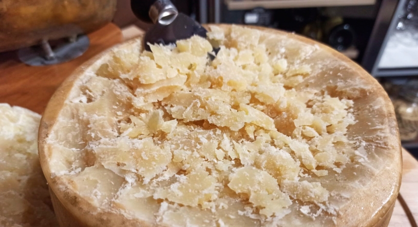 Amado Charra presenta su nuevo Queso de oveja con 22 meses de curación
