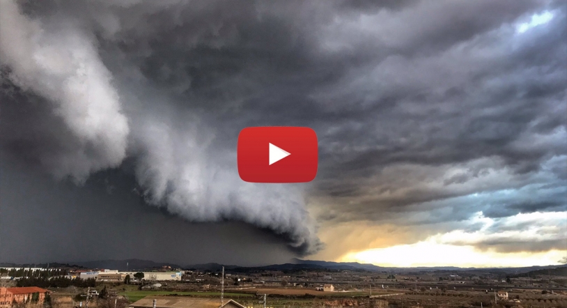 Espectacular vídeo de una tormenta de fin del mundo hoy en España 