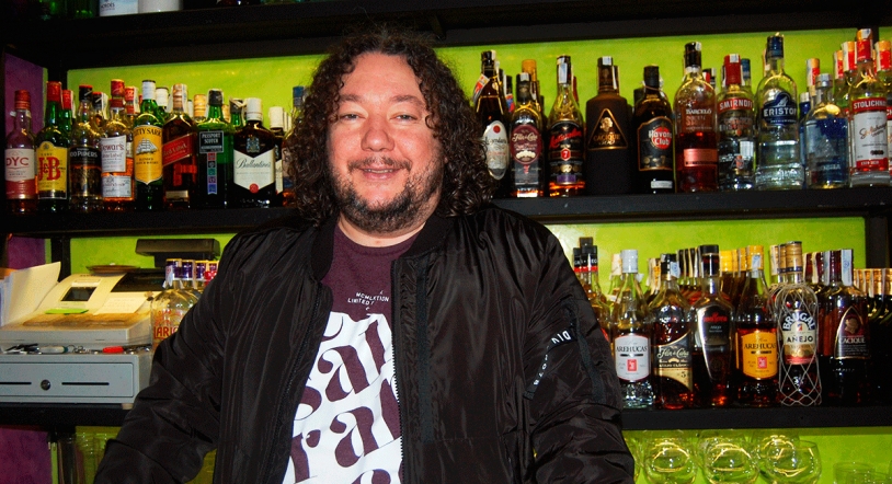 Pedro (Karaoke El Torovador): "Llevo perdiendo dinero cada mes desde hace un año"