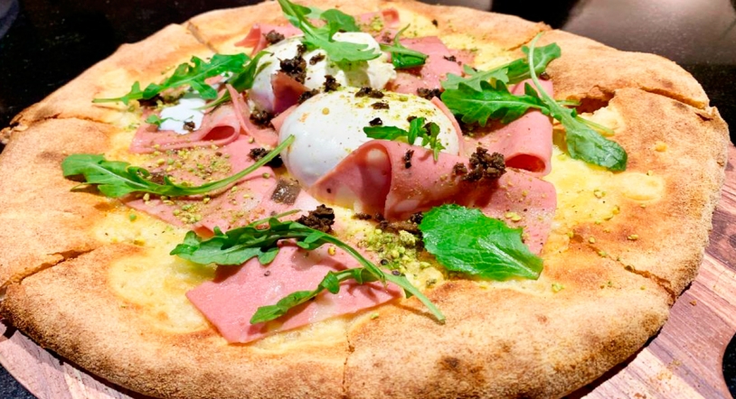 Celebra el Día Internacional de la Pizza con las mejores variedades de María y el lobo