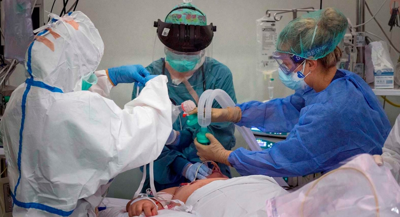 La combinación de dos fármacos reduce a la mitad la mortalidad de los pacientes más graves de COVID