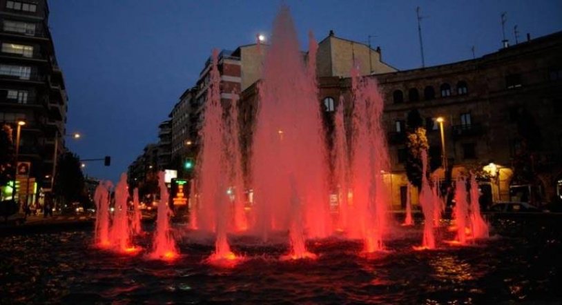 La fuente de la Puerta Zamora se ilumina mañana de color rojo con motivo del Día Internacional de las Cardiopatías Congénitas
