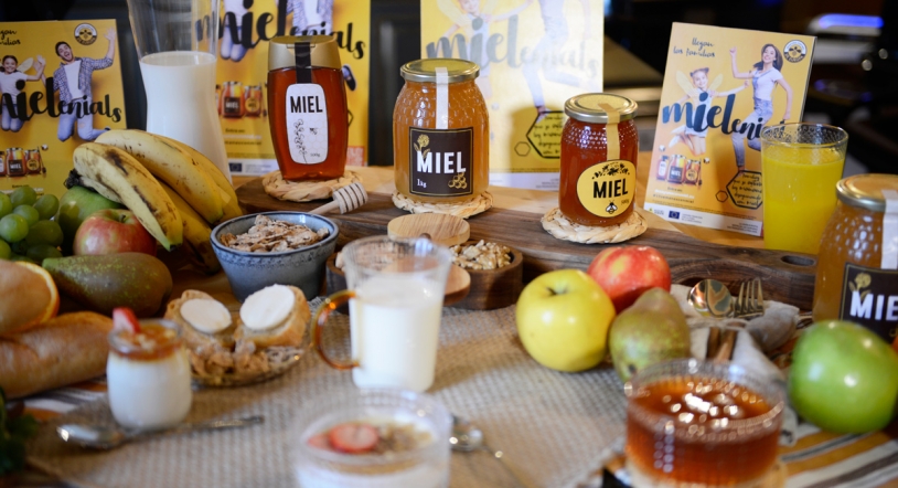 El sector de la miel reta a las familias españolas a incorporar la miel en el desayuno 