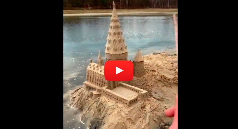 Vídeo | Espectacular cómo este friki de Harry Potter construye el castillo de Hogwarts en la arena