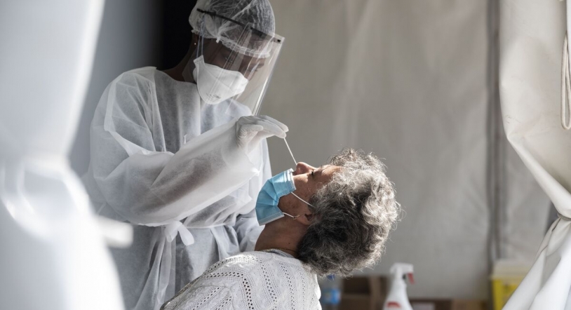 Descenso de contagios por coronavirus en Castilla y León que suma 13 fallecidos 
