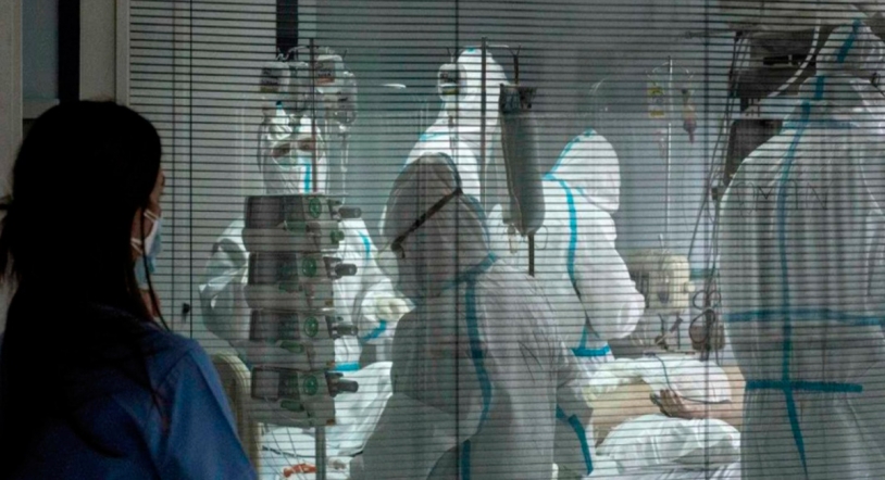 La ocupación de las UCI desciende con la caída de los casos, pero aún tardará en salir de niveles de riesgo