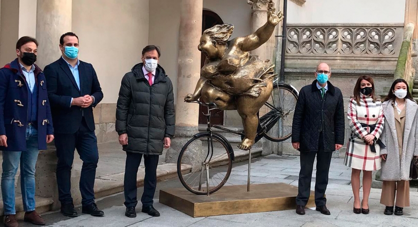 La Plaza Mayor, la Plaza del Liceo y el Palacio de la Salina, escenarios de las esculturas de Xu Hongfei 