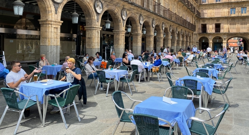 4 personas en la calle, 6 en las terrazas y solo convivientes en las casas en Semana Santa