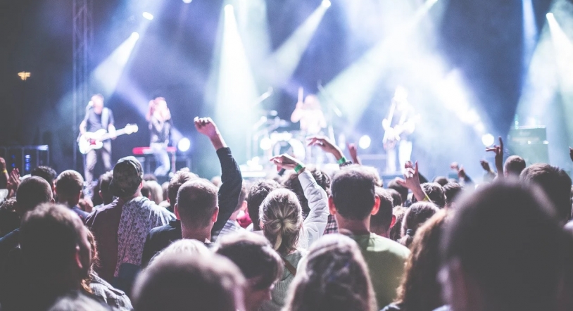 Love of Lesbian 5.000 personas en Barcelona sin distancia social
