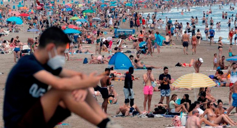 Una nueva ley endurece la obligatoriedad de la mascarilla en los espacios públicos al aire libre