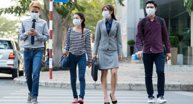 Estados Unidos autoriza a los vacunados a prescindir de las mascarillas al aire libre