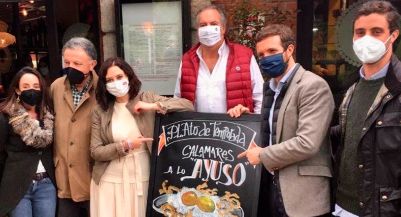 'Un par de huevos bien fritos encima', plato dedicado a Ayuso por un hostelero gallego