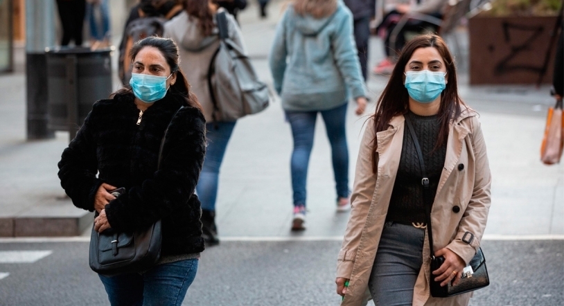 Simón avanza que "es muy posible" que "en no muchos días" se pueda relajar el uso de mascarilla en exteriores